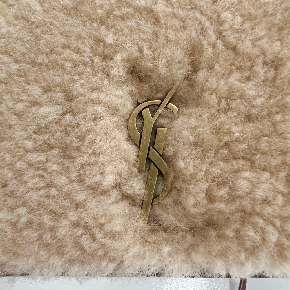 Saint Laurent Monogram shearling-paneled wallet on chain - Picture 8 of 12
